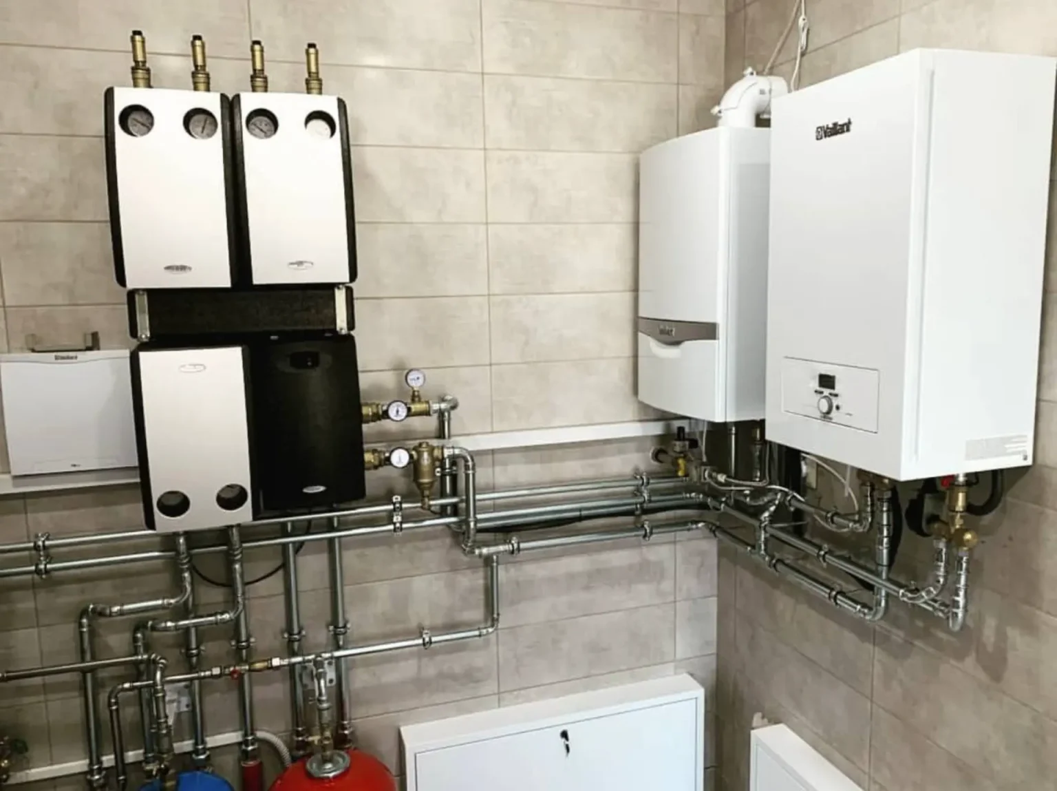 Wall-hung boiler and manifold installation by Plumbify