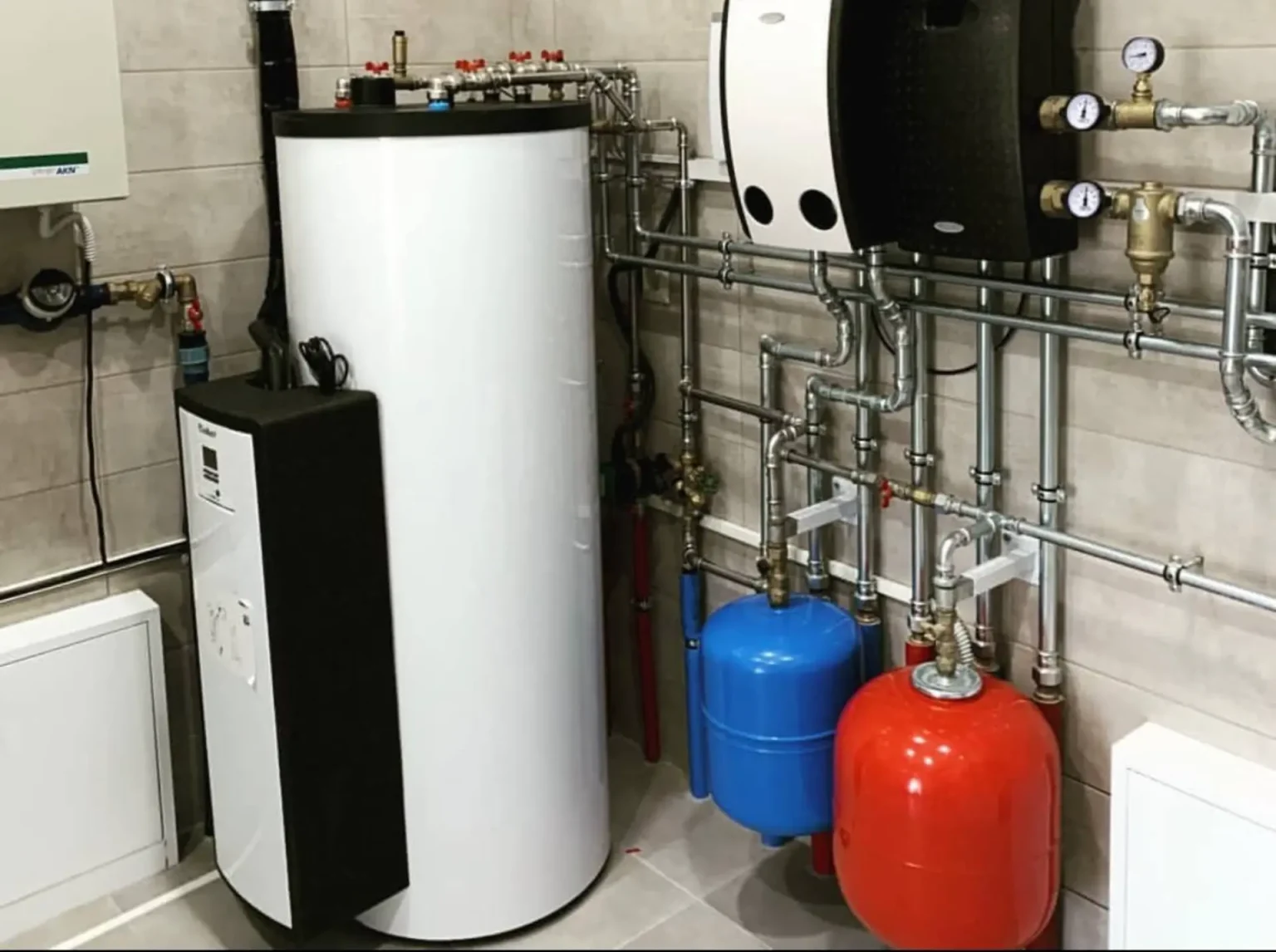 Water heater installation with expansion tank in a Barrie home